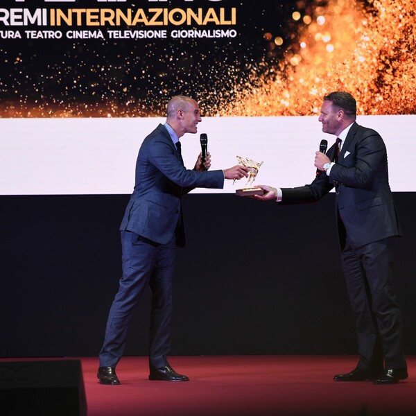 Edoardo Ponti Premiato Da Carlo Aquilano-F-lli De Cecco SpaAND 2715